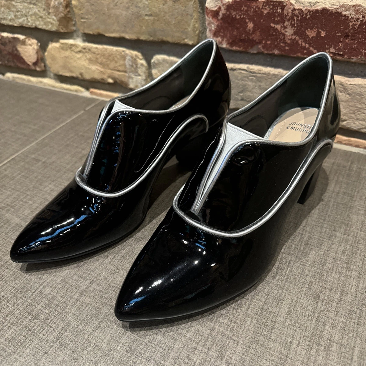 Johnston & Murphy Women display picture 1
