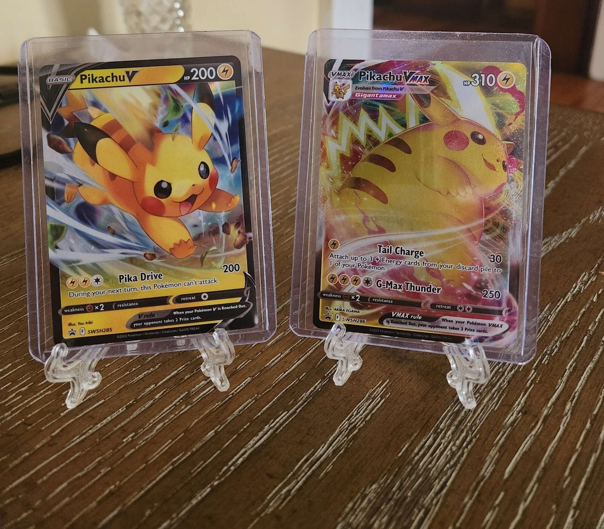 Pikachu V & Vmax SWSH285 - SWSH286 - Set Di Carte Promozionali - Foto 3