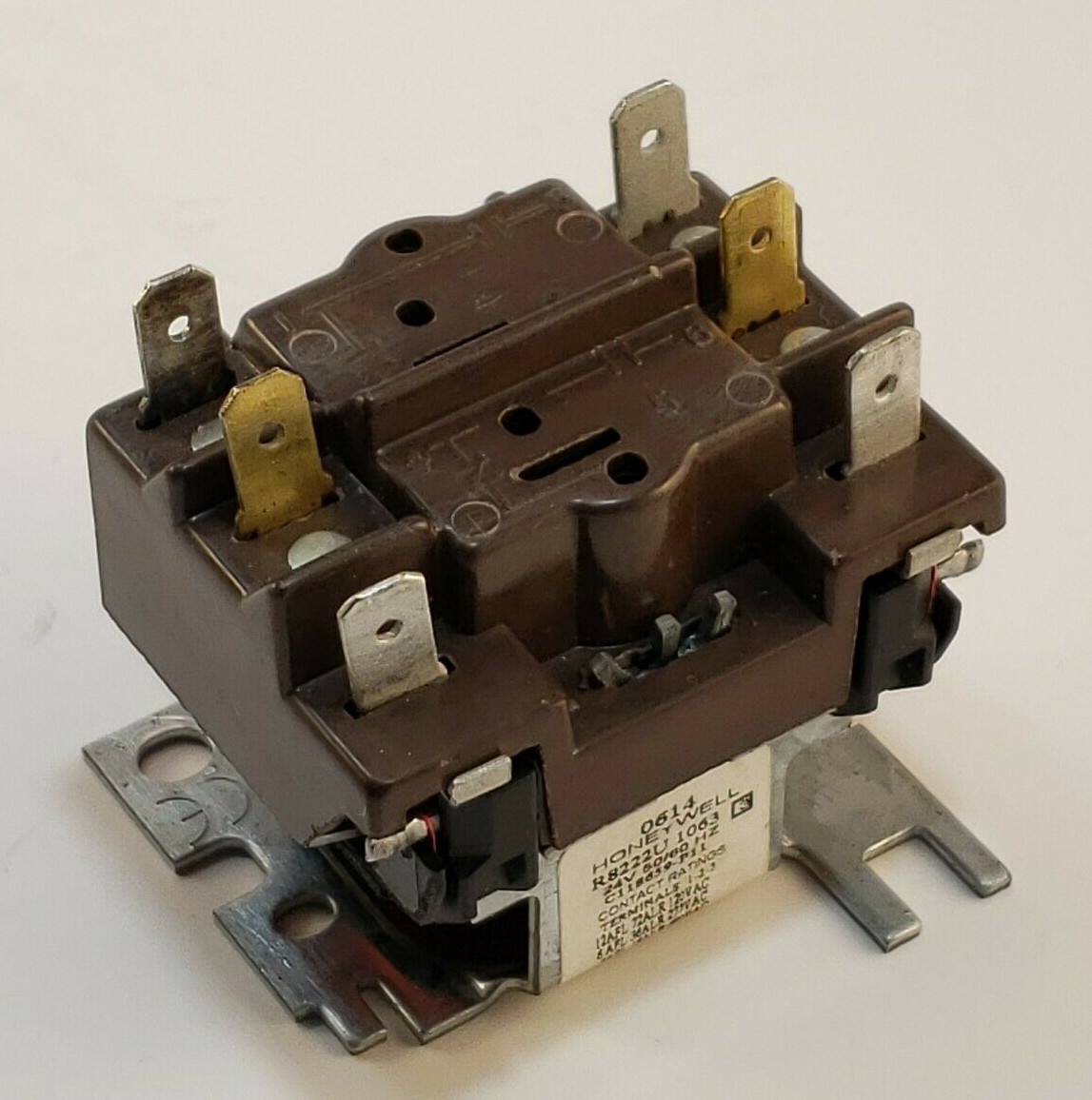 Honeywell Switching Relay R8222U1063 C118659-P11 24 VAC Coil