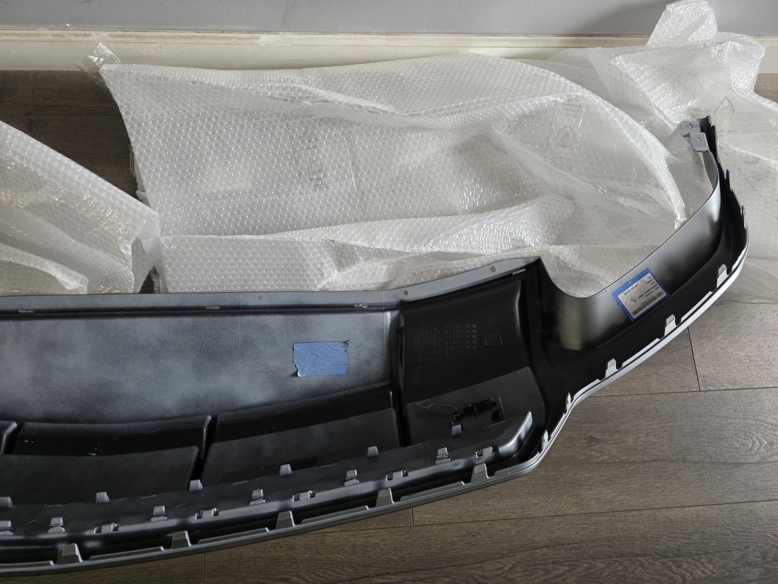 LAMBORGHINI URUS REAR BUMPER DIFFUSER OEM 4ML807568 NEW