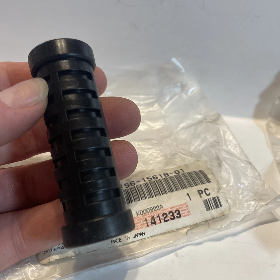 Yamaha YZ DT MX IT RD YA XS TY TX 1962-82 cubierta de palanca de patada como nuevo OEM 156-15618-01 Foto 4 de 4