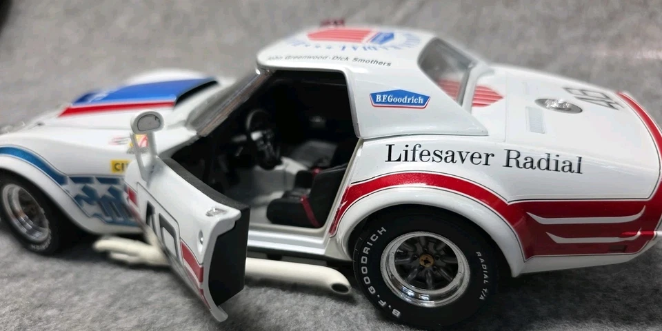 Corvette L-88 1972 #48 John Greenwood Dick Smothers carrusel escala 1:18  Foto 2 de 4