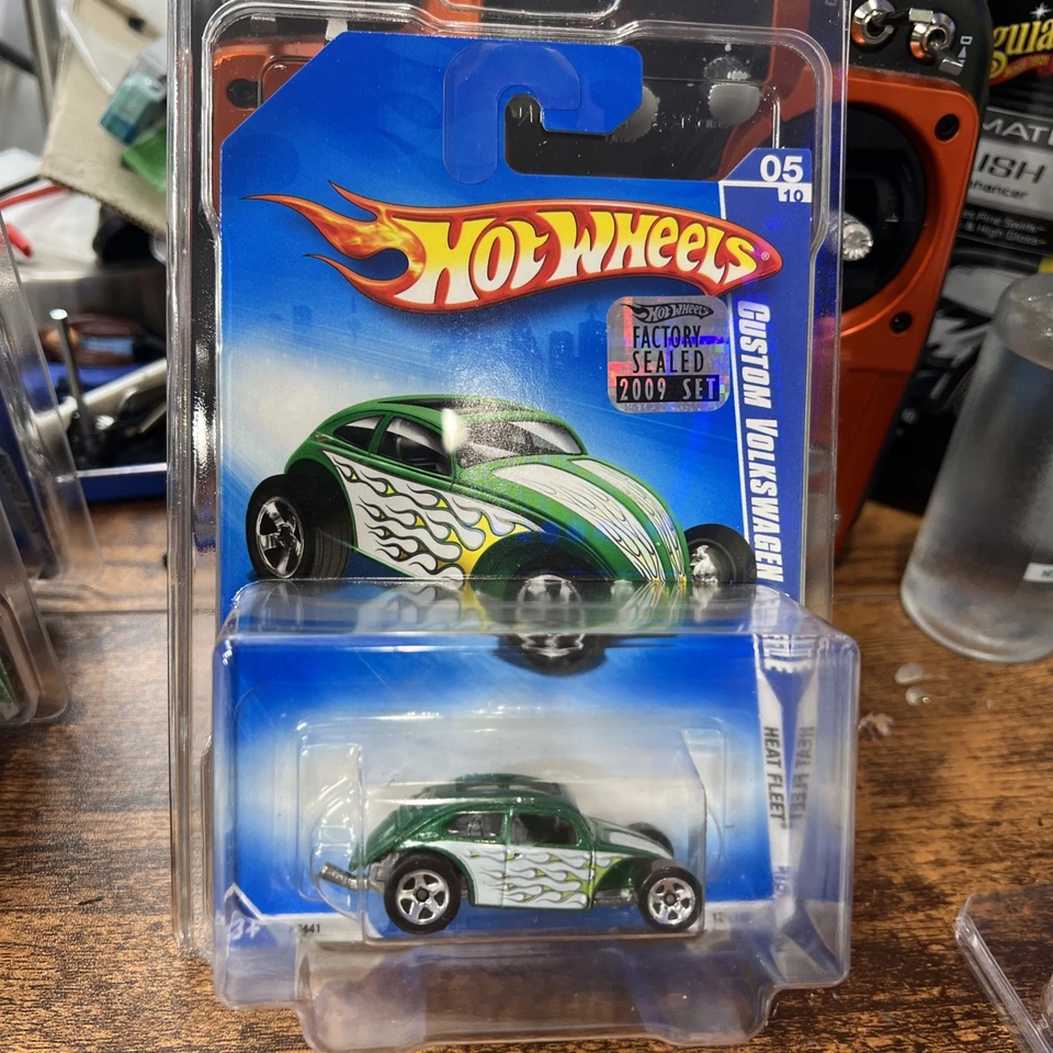 Hot Wheels 2009 Factory Sealed Set Heat Fleet CUSTOM VOLKSWAGEN BEETLE Green - Image 3 of 3
