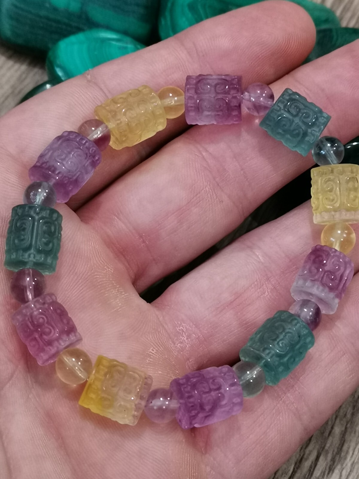 Bracelet original en fluorite et perle moulin à prière pour vos séances de méditation
