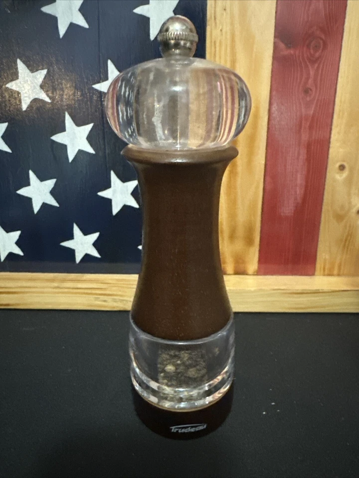 Trudeau Salt & Pepper Mills Acrylic and Wood 7” - Imagem 3 de 3