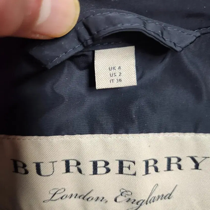 Burberry Black Trench Coat for Women thumbnail 11