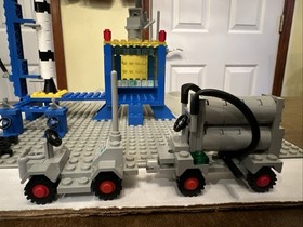 LEGO Classic Space 483 Alpha-1 Rocket Base w/ 3 Minifigures & Instructions