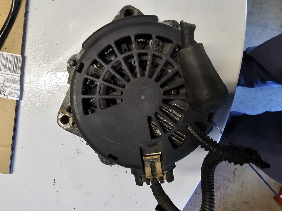 Генератор переменного тока подходит для Chevrolet Suburban 2500, Silverado 3500 8,1 л 2003-05 - Изображение 3 из 4