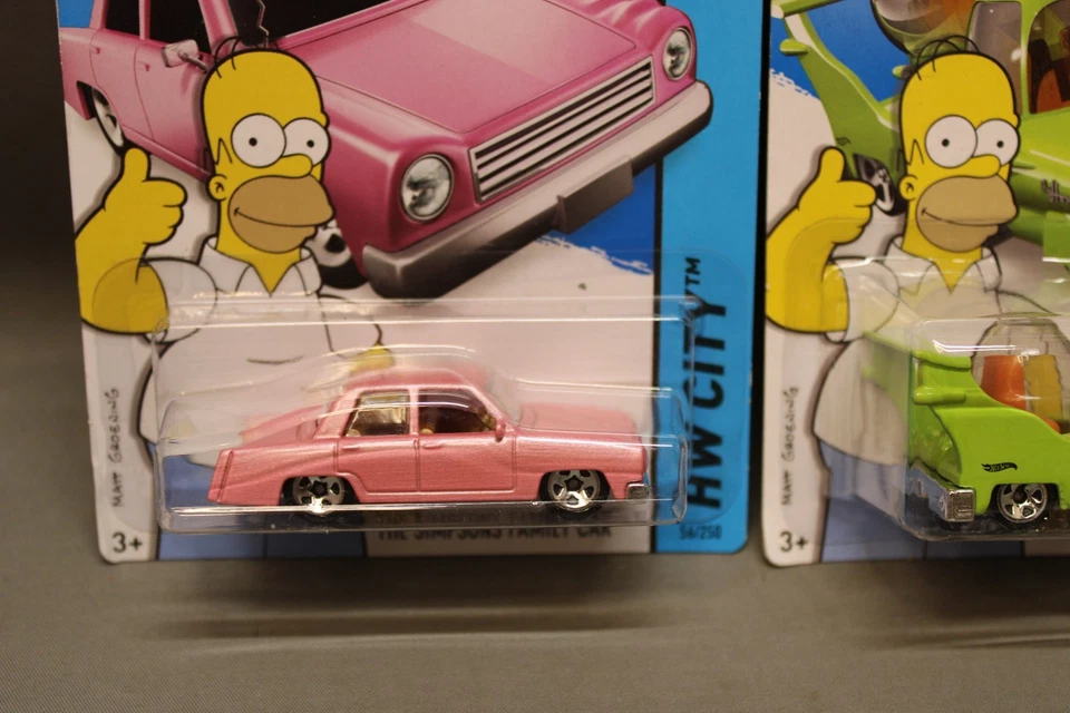 HOT WHEELS COMO NUEVO EN TARJETA SERIE CITY LOS SIMPSON COCHE FAMILIAR Y COCHE HOMER m Foto 2 de 3