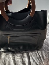 Medium Black Handbag With Wooden Handles