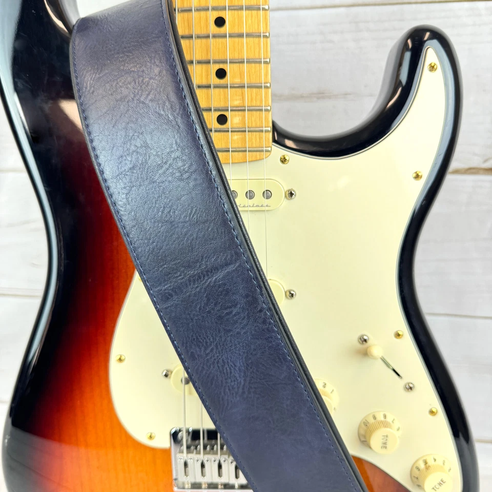 Correa de guitarra acolchada Walker & Williams G-52 azul marino con guante suave parte posterior de cuero Foto 2 de 4