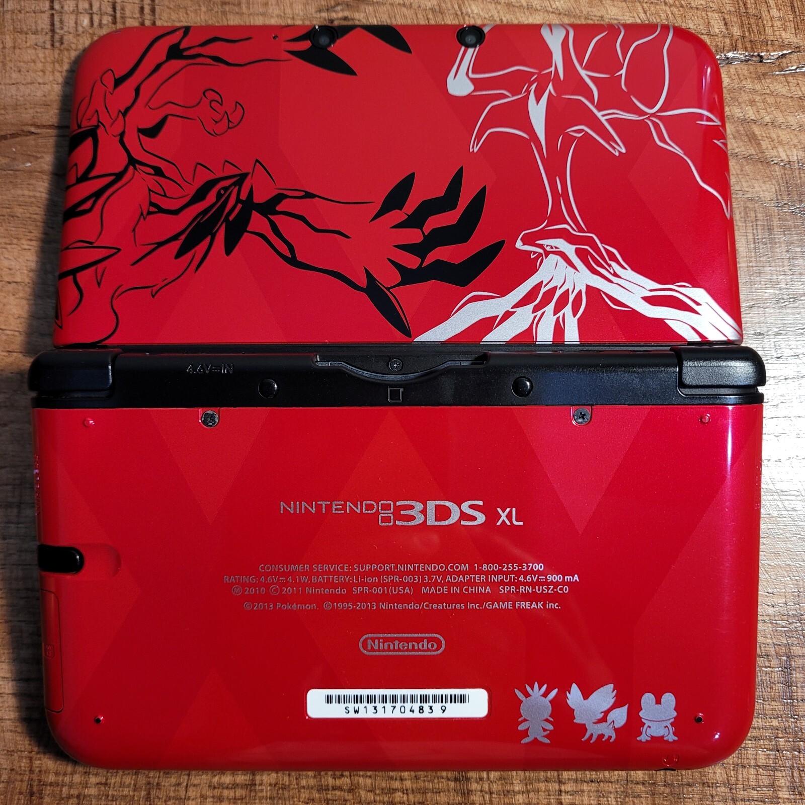 Nintendo 3DS XL Pokemon X &Y Limited Edition Red Console Charger & Case