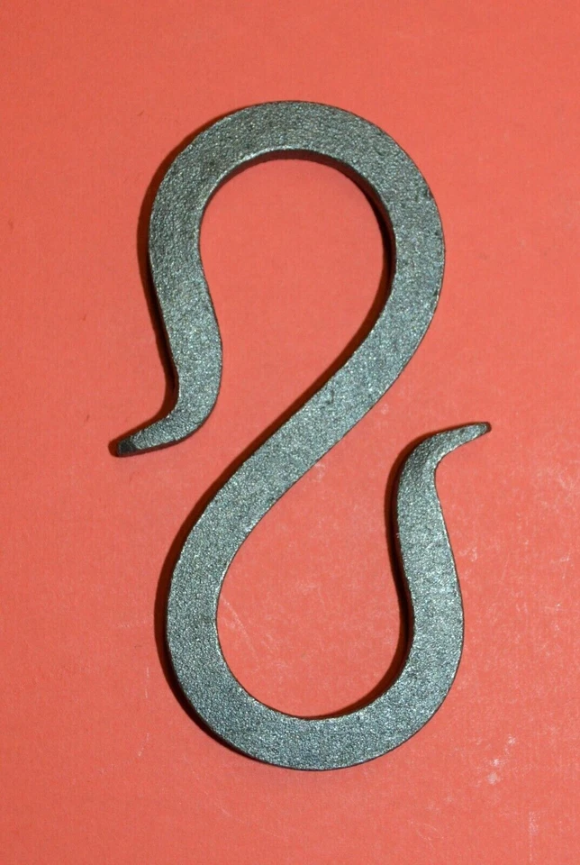 Antiguo juego de 2 ganchos forjados en S aspecto de latón forjado a mano herrero gancho 6 pulgadas Foto 3 de 4