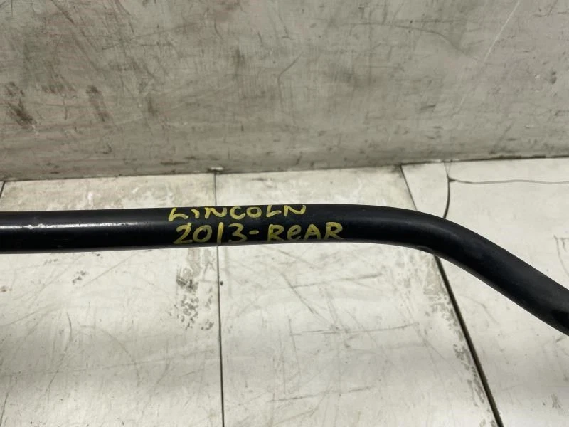 Lincoln MKS 2013 AWD barra estabilizadora trasera OEM  Foto 4 de 4