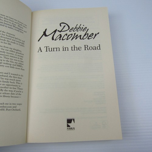 3x Debbie Macomber Large Paperback Novels: Hannah's List + A Turn in the Bend - Picture 9 of 21