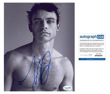 Thomas Doherty "Gossip Girl" AUTOGRAPH Signed Shirtless 8x10 Photo ACOA