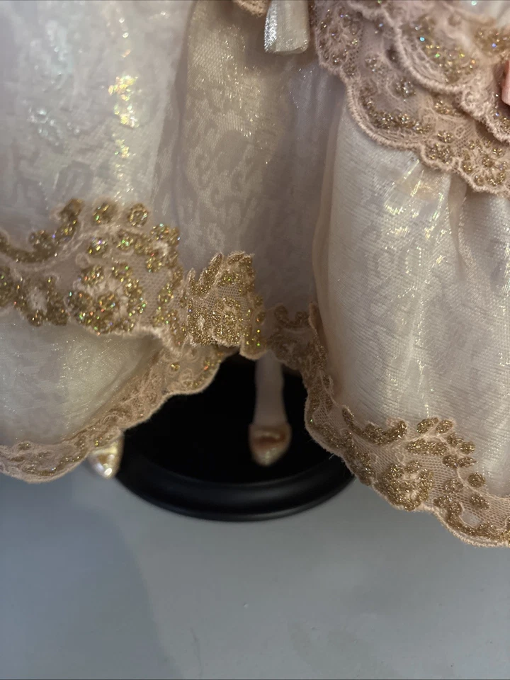 RARO - Muñeca de porcelana Franklin Mint Cenicienta con caja/soporte difícil de encontrar Foto 3 de 4