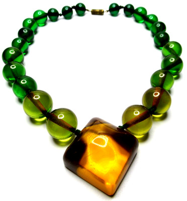 Amazing Prystal BAKELITE Hombre Butterscotch to Green Beaded Vintage Necklace