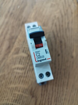 Disjoncteur 6A 4.5kA courbe C phase neutre Legrand DNX3 à vi