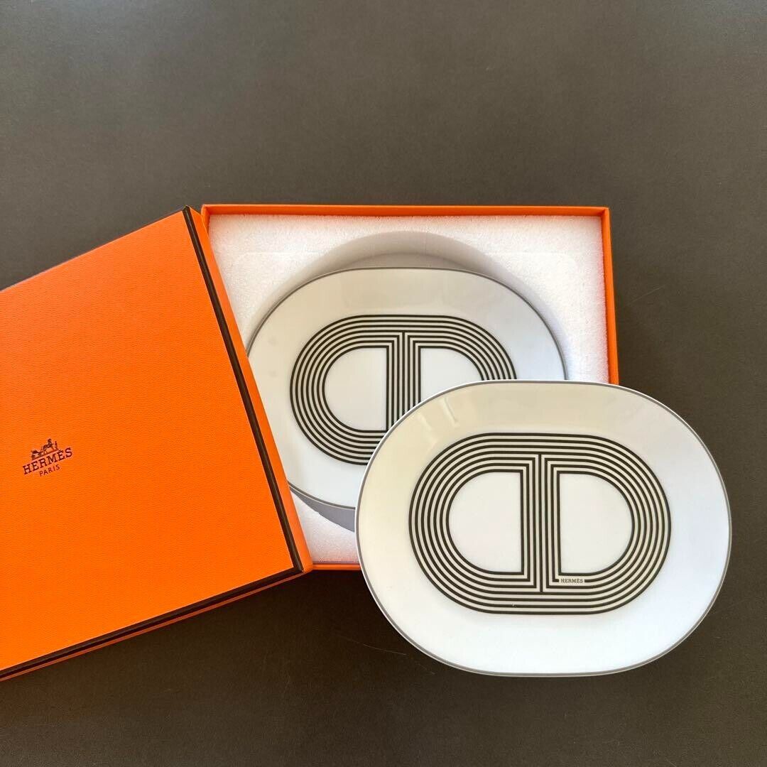 Hermes Rallye 24 Pair Of Oval Shaped Plate White With Box Hermes Rallye 24 Pair Of Oval Shaped Plate White With Box