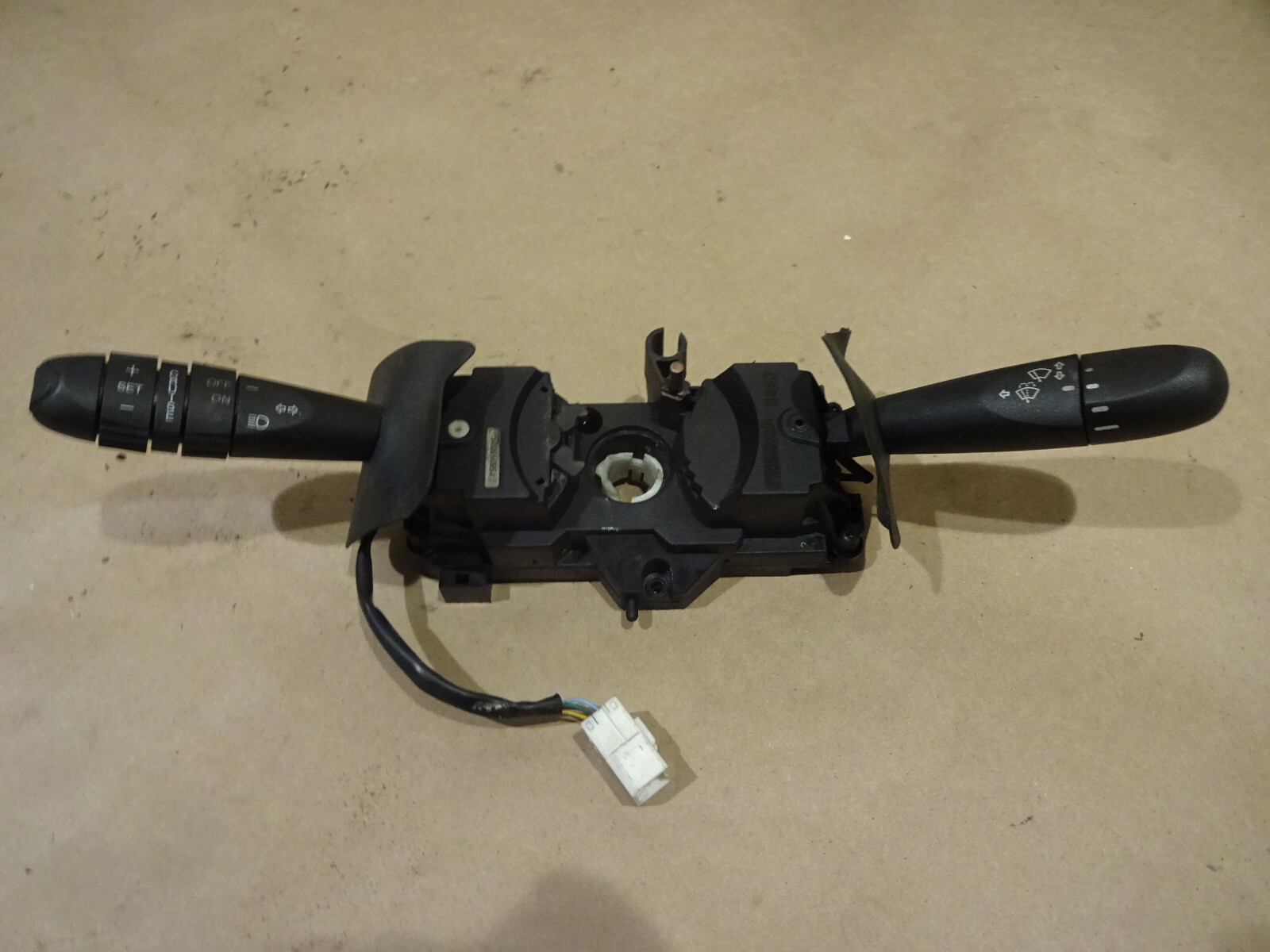 Maserati 4200 -Steering Column Switches with Cruise Control (Damage)- P/N 183025
