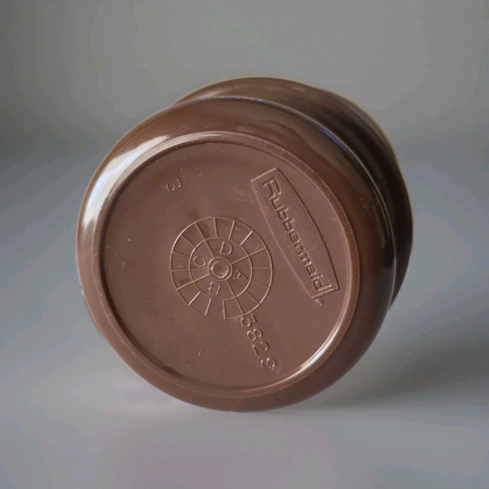 Rubbermaid Brown 5" Stackable Cups with Handles (Set of 2) - Vintage (3829) - Image 3 of 3