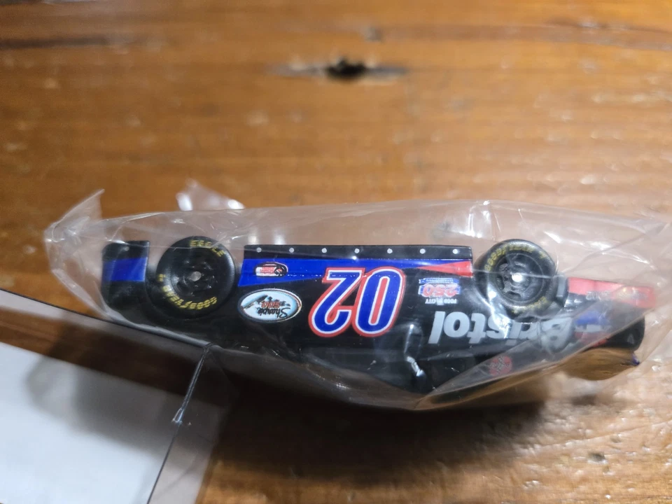 NASCAR Bristol Motor Speedway ERTL Sharpie 500 Car 2002 Monte Carlo Foto 4 de 4