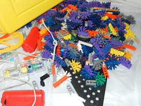 Vintage K'NEX Yellow Box of pieces 3+ lbs with Controllers/Motors/Case KNEX