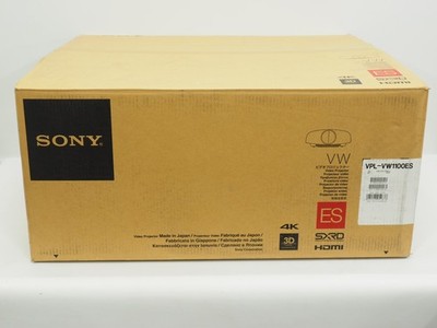 SONY VPL-VW1100ES SXRD Projektor mit Box Fernbedienung Kabel gebraucht Japan