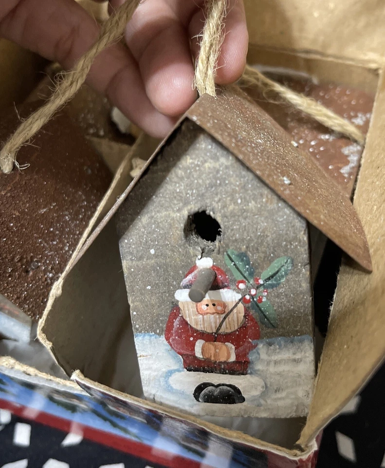 Juego de 4 adornos navideños vintage rústicos pintados a mano para casa de pájaros CMI/Henton Foto 3 de 4