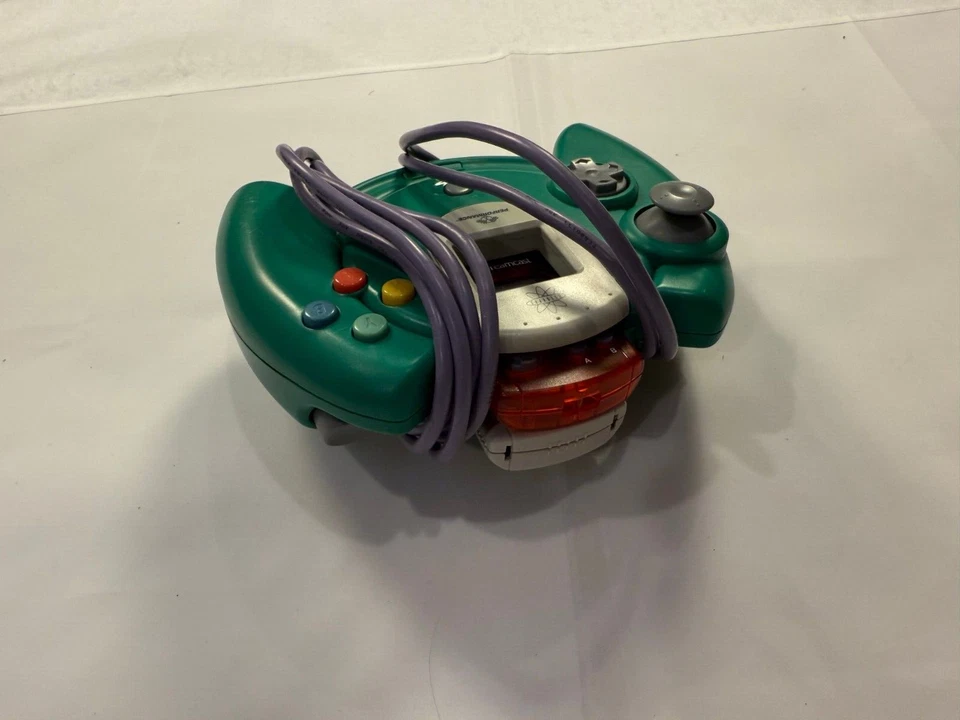 Controlador Dreamcast verde y gris con memoria y tarjeta VMU Foto 3 de 4