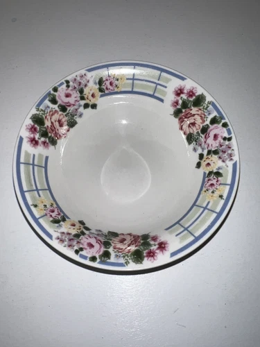 Vintage Gibson Lattice Cereal/Soup bowl. Beautiful condition.