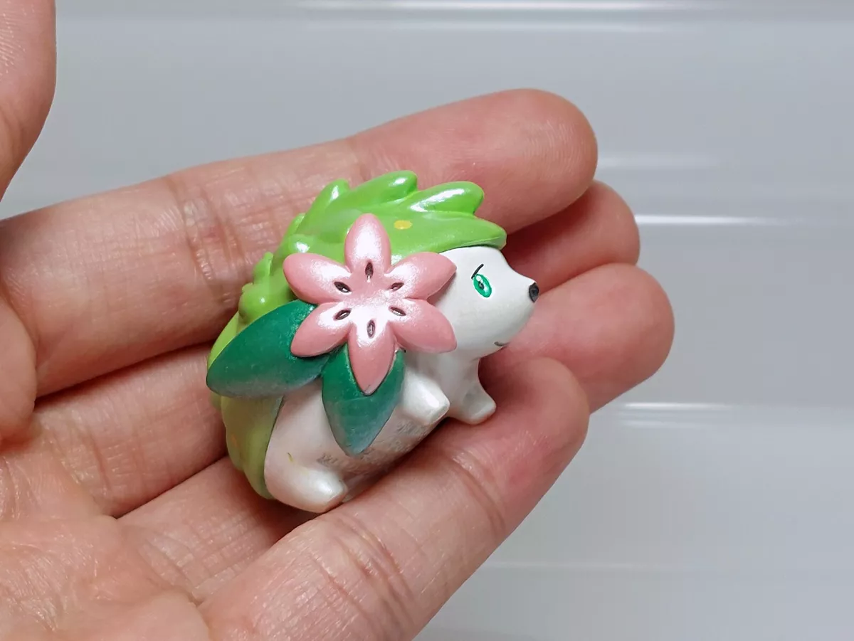 Pokémon Shaymin + Pokeball Edição Especial 20 Anos - Tomy em