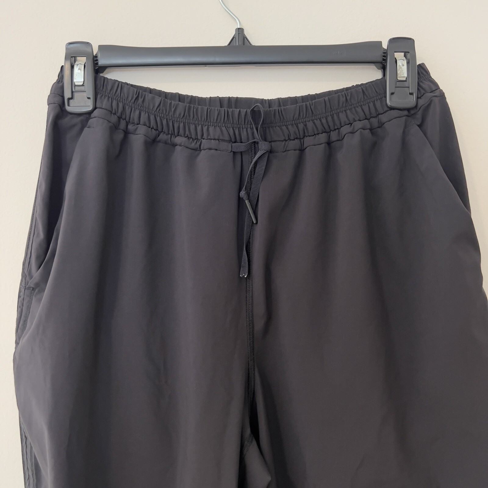Lululemon Black Lightweight Cropped Drawstring Pu… - image 3