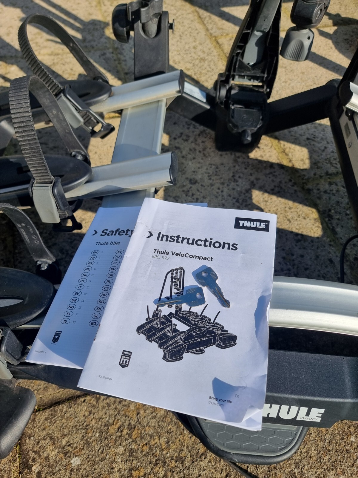 thule velocompact 927 towbar mounted cycle carrier