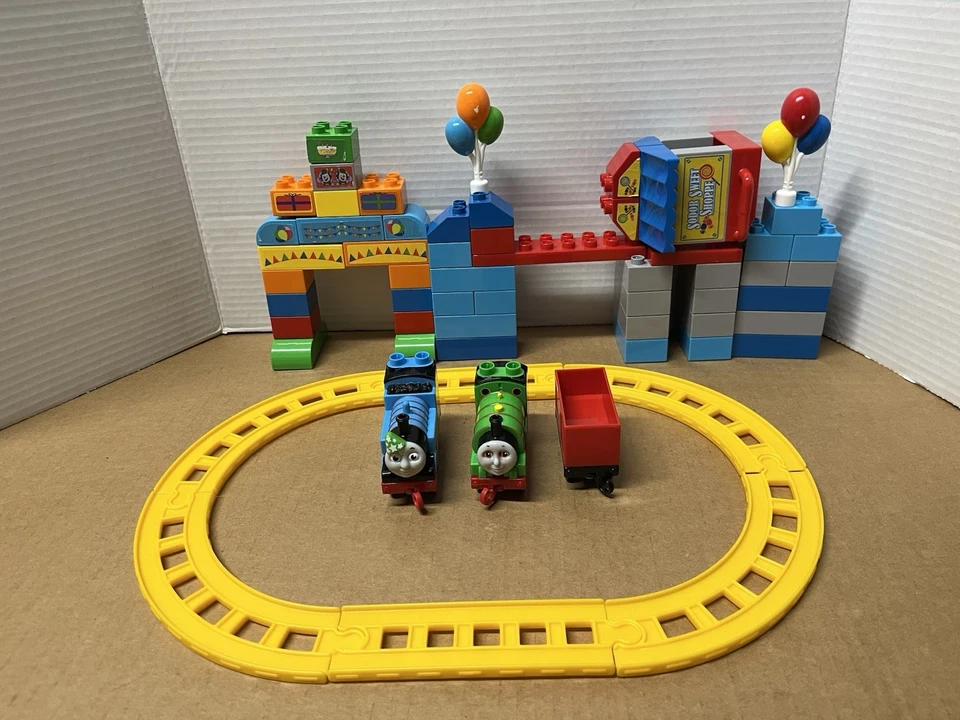 Mega Bloks Thomas & Friends Sodors Gran Celebración 71 Piezas + Estuche de Transporte Foto 2 de 4