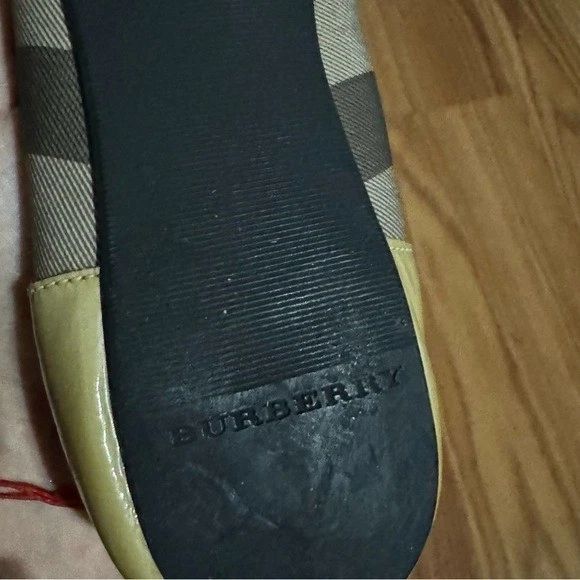 博柏利 Nova Check 米色漆皮芭蕾平底鞋经典学院风旧钱 — 第 4/4 张图片