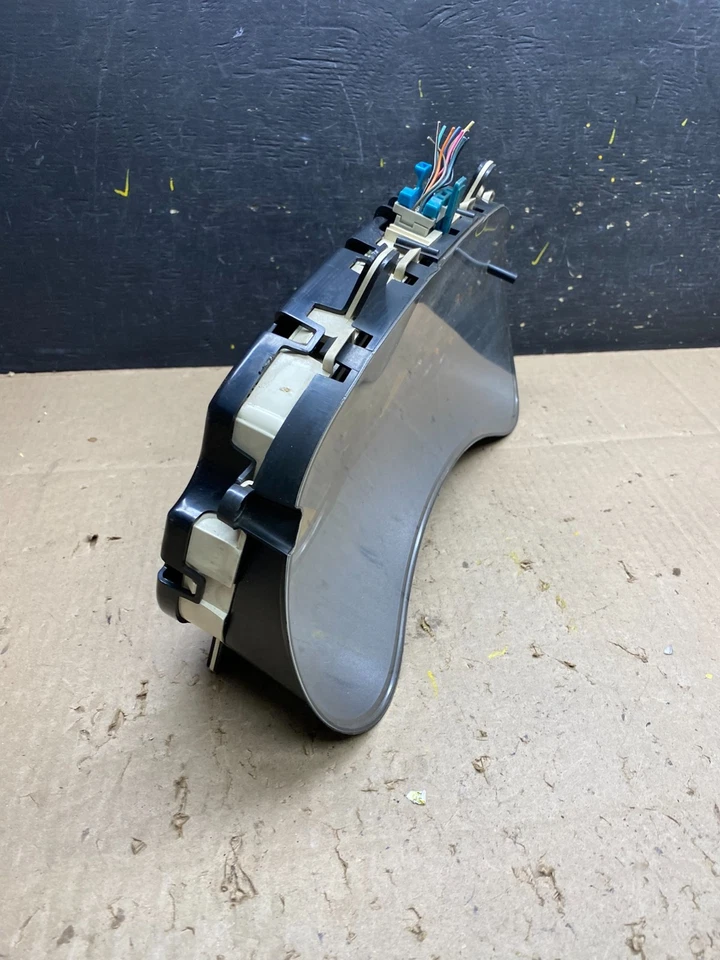 2002 to 2004 GMC Envoy Speedometer Cluster Gauge Oem u4869 DG - Image 2 of 4