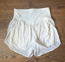 Lululemon Women s White High Rise Running Shorts Lined Elastic Waist Solid 4