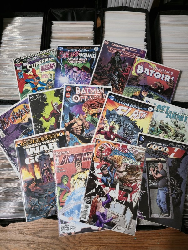 Lot Of 25 Marvel And DC Comic Books Random