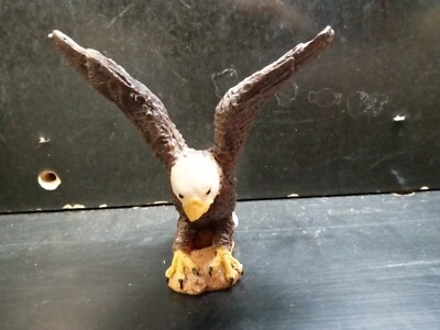 QUALITY STONE CRITTERS SC-565 Flying American Bald Eagle 4.5'' Tall USA Broken 