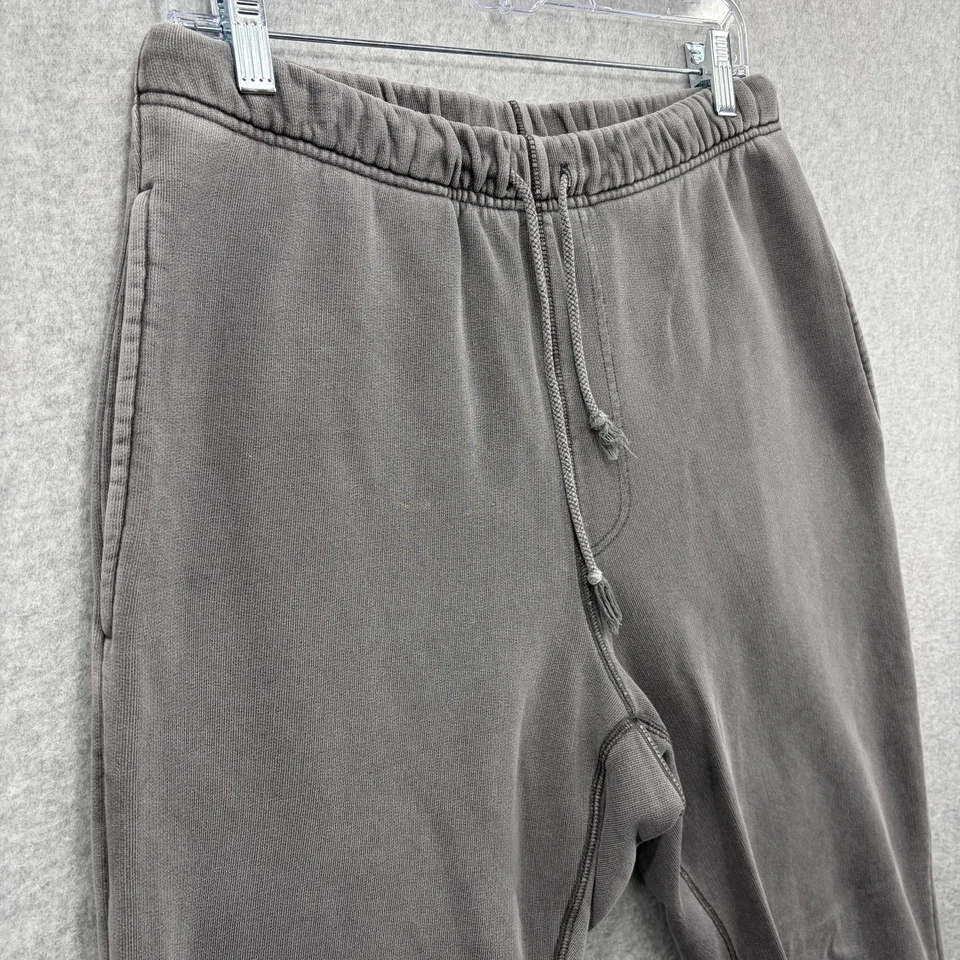 Pantalones deportivos Elwood Core para hombre gris medio algodón orgánico con cordón puño elástico Foto 4 de 4