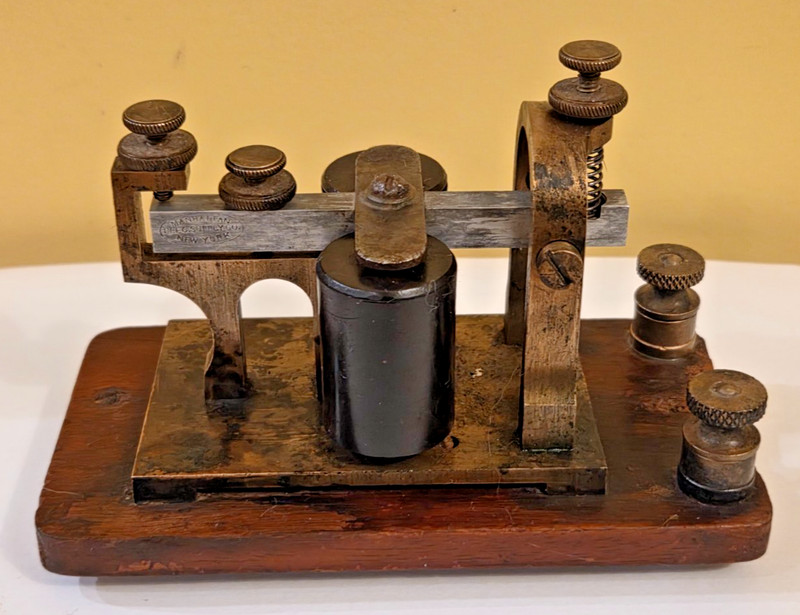 Antique Late 1800's MANHATTAN ELECTRIC SUPPLY CO. Sounder Telegraph Morse Code