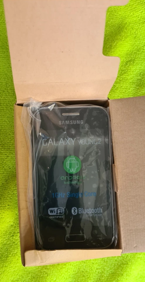 Samsung Galaxy Young GT-S6310N - 4GB - Deep Blue (Unlocked) Smartphone, photo 4 of 5