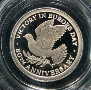 2025 VE Day 80th Victory Gold One Eighth Sovereign White Gold Proof Box
