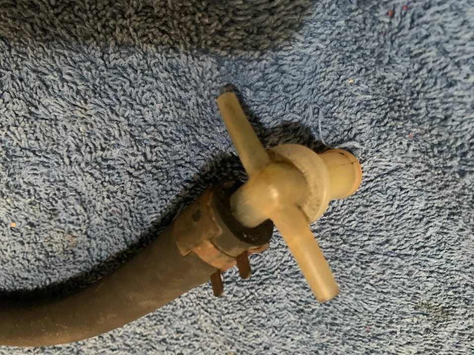 1987 1988 年经典萨博 900 涡轮制动增强器真空管和止回阀 — 第 4/4 张图片