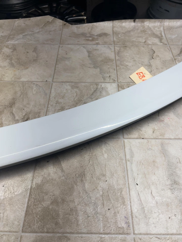 2010-2013 BUICK LACROSSE 2010 ALLURE задний спойлер крыло в сборе белый (опция T43) - Изображение 3 из 4