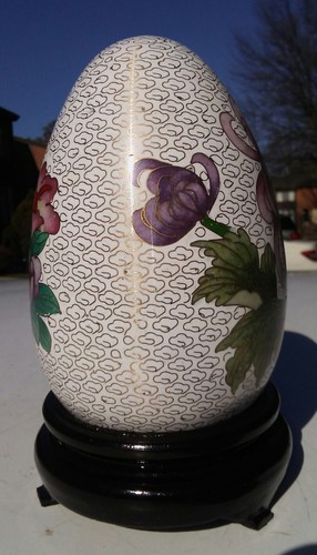 Vintage weiß und rosa Blumen mit Schmetterling Cloisonne Ei mit Holzständer - Bild 6 von 12