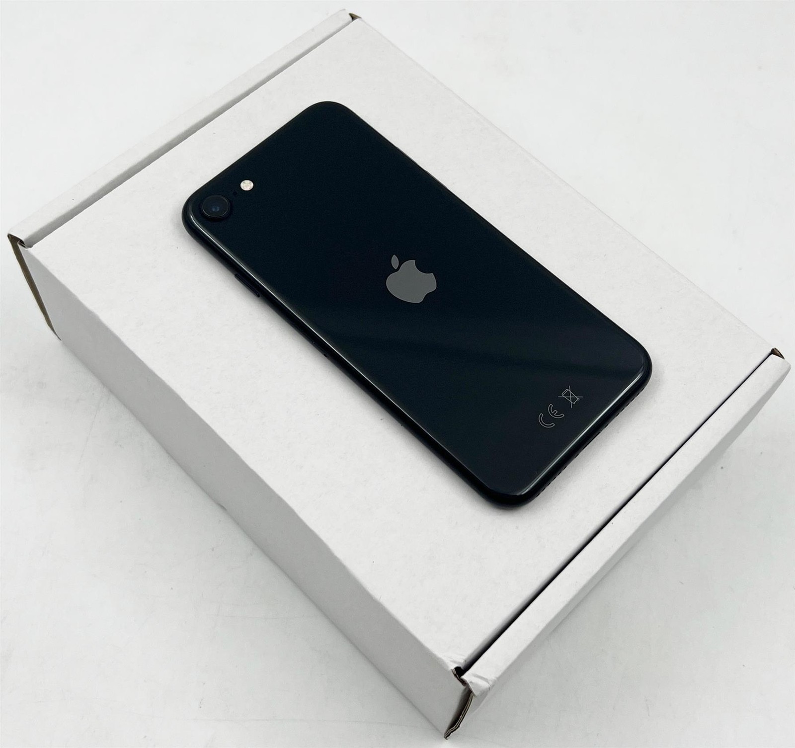 Apple iPhone SE 3 (3rd Gen) 2022 64GB Midnight 12MP Unlocked Grade-B