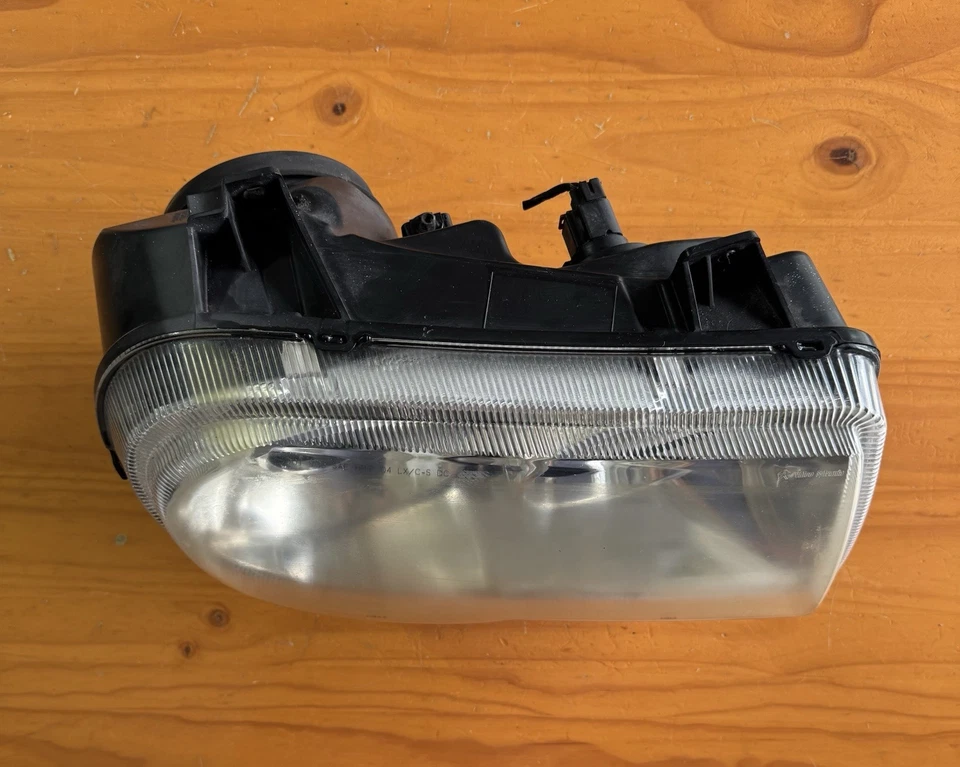 Faro xenón lado pasajero derecho Chrysler 300C SRT8 2005-2010 OEM  Foto 4 de 4